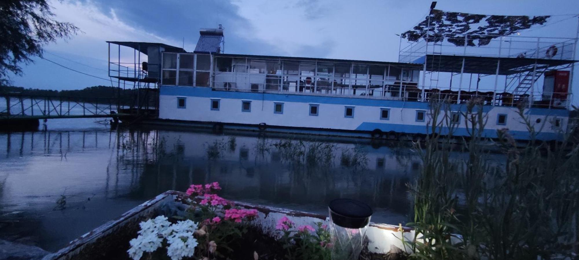 Pontonul Lui Cristian Hotel Mahmudia Exterior photo